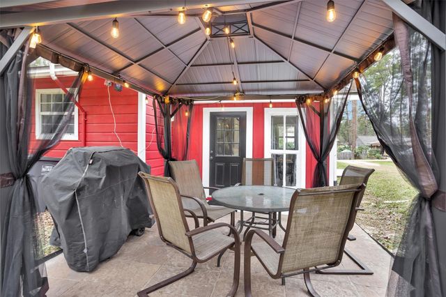1607 E Pine Lake Circle, Conroe, TX 77316