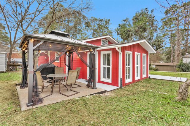 1607 E Pine Lake Circle, Conroe, TX 77316