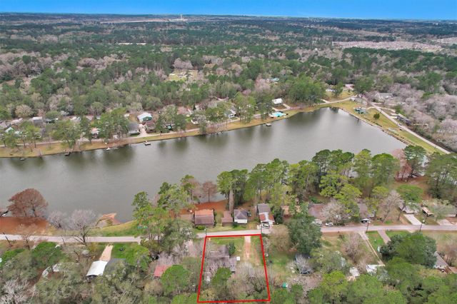 1607 E Pine Lake Circle, Conroe, TX 77316