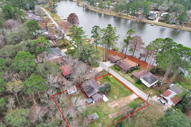 1607 E Pine Lake Circle, Conroe, TX 77316