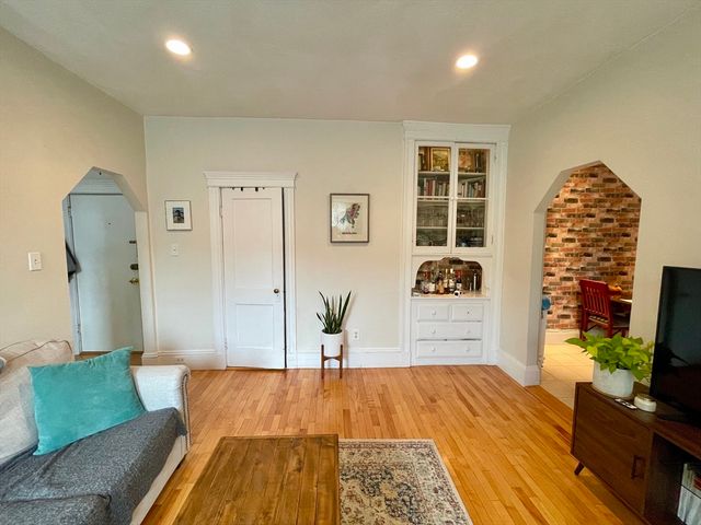 164 Strathmore Rd 12, Boston, MA 02135