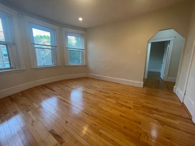 164 Strathmore Rd 12, Boston, MA 02135