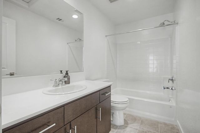1183 Ponderosa Way W, Madera, CA 93636