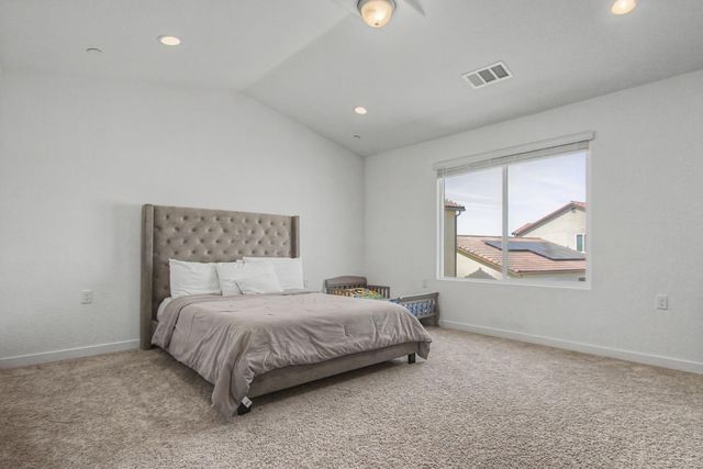 1183 Ponderosa Way W, Madera, CA 93636