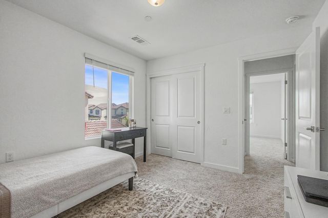 1183 Ponderosa Way W, Madera, CA 93636