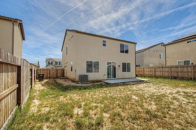 1183 Ponderosa Way W, Madera, CA 93636