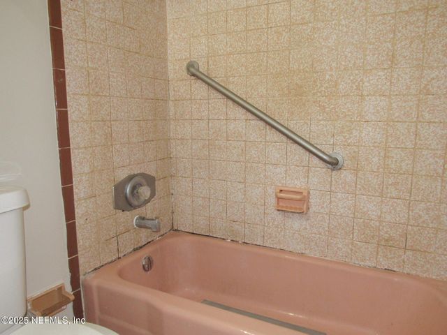 1924 LEONID Road, Jacksonville, FL 32218