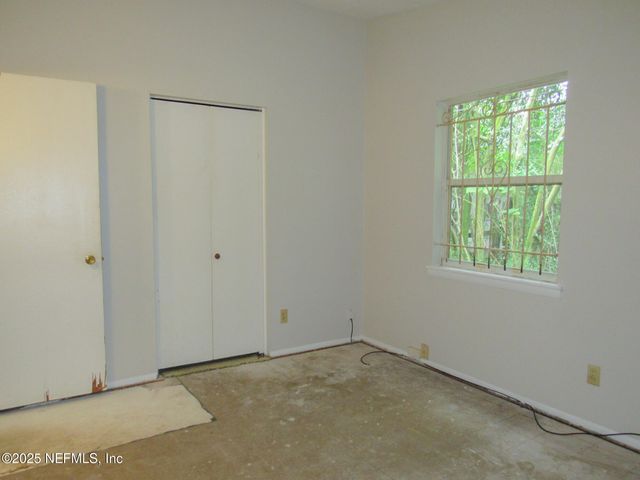 1924 LEONID Road, Jacksonville, FL 32218