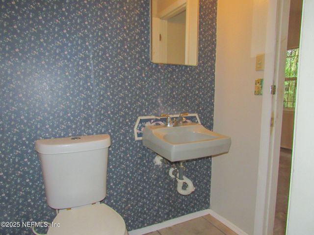 1924 LEONID Road, Jacksonville, FL 32218