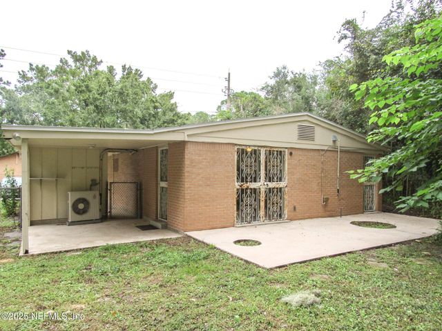 1924 LEONID Road, Jacksonville, FL 32218