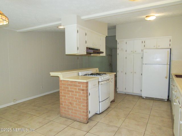 1924 LEONID Road, Jacksonville, FL 32218