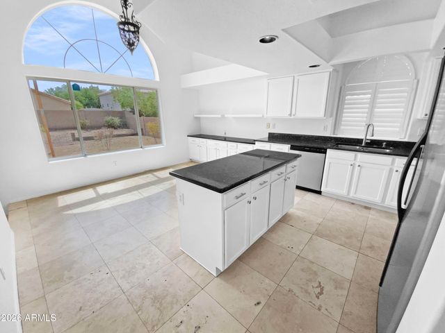 10933 W VISTA Avenue, Glendale, AZ 85307