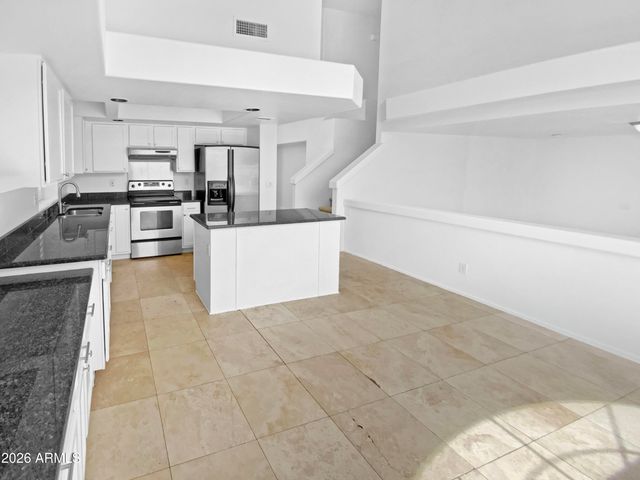 10933 W VISTA Avenue, Glendale, AZ 85307