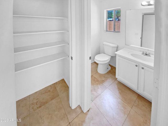 10933 W VISTA Avenue, Glendale, AZ 85307