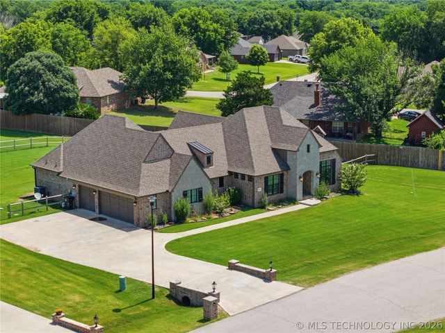8627 E 104th Street N, Owasso, OK 74055