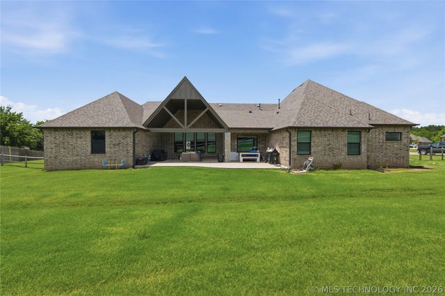 8627 E 104th Street N, Owasso, OK 74055