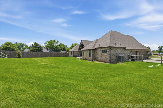 8627 E 104th Street N, Owasso, OK 74055