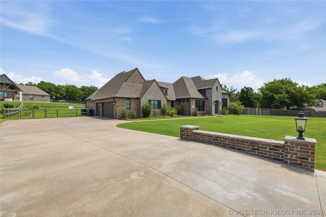 8627 E 104th Street N, Owasso, OK 74055