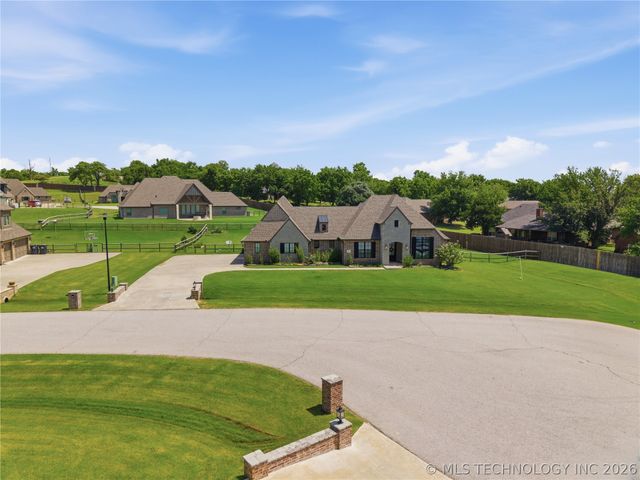 8627 E 104th Street N, Owasso, OK 74055