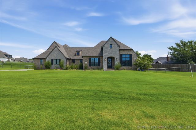 8627 E 104th Street N, Owasso, OK 74055