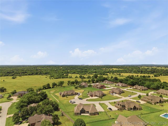 8627 E 104th Street N, Owasso, OK 74055
