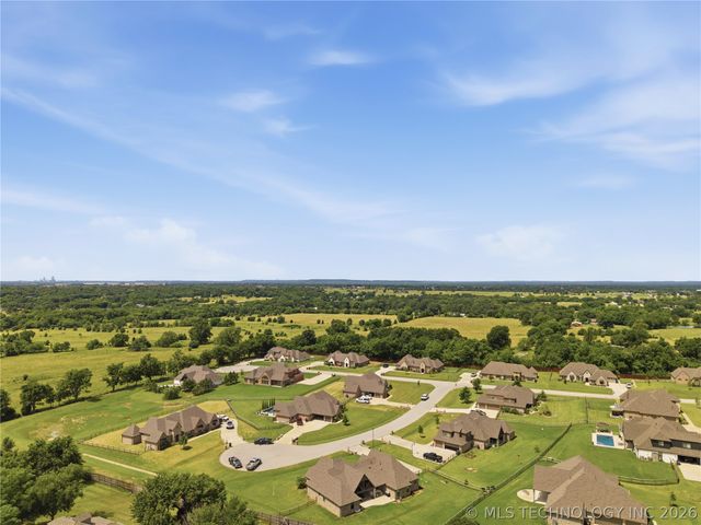 8627 E 104th Street N, Owasso, OK 74055