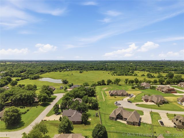 8627 E 104th Street N, Owasso, OK 74055