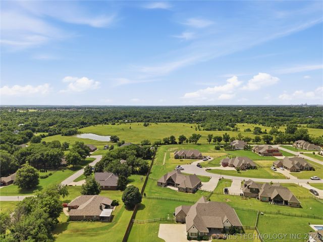 8627 E 104th Street N, Owasso, OK 74055