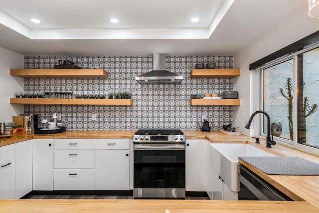 2262 S Linden Way B, Palm Springs, CA 92264