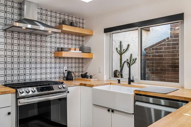 2262 S Linden Way B, Palm Springs, CA 92264