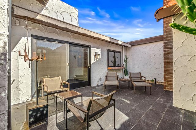 2262 S Linden Way B, Palm Springs, CA 92264