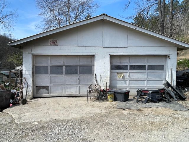 912 S Ky 3438, Cannon, KY 40923