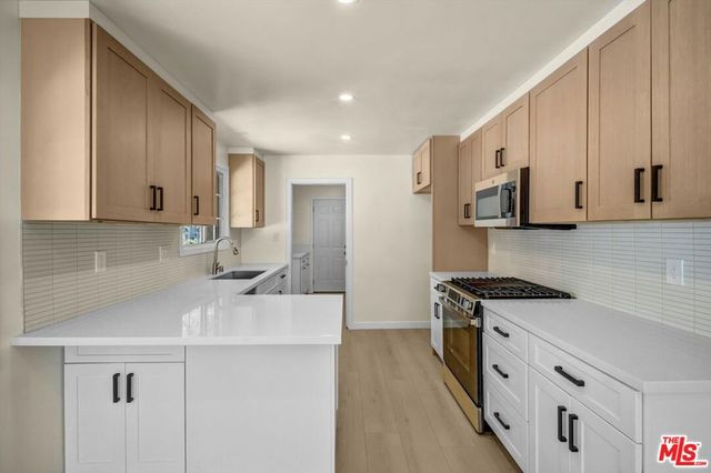 22157 Archwood Street, Woodland Hills, CA 91303