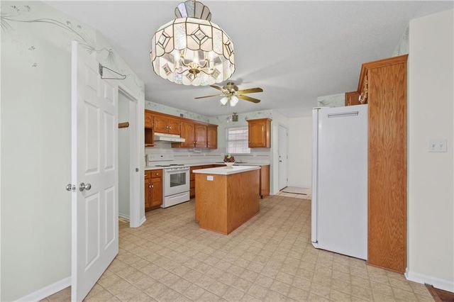 16521 E 53rd Terrace Court S, Independence, MO 64055