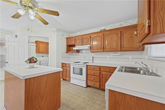 16521 E 53rd Terrace Court S, Independence, MO 64055