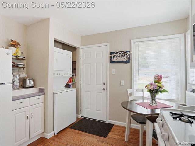 504 E Hudson Avenue, Madison Heights, MI 48071
