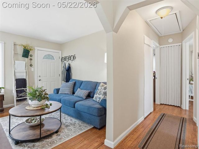 504 E Hudson Avenue, Madison Heights, MI 48071