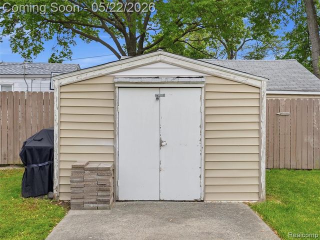 504 E Hudson Avenue, Madison Heights, MI 48071