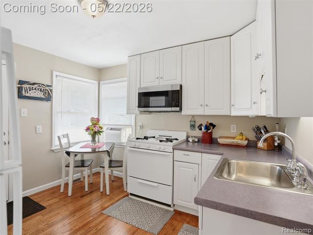 504 E Hudson Avenue, Madison Heights, MI 48071