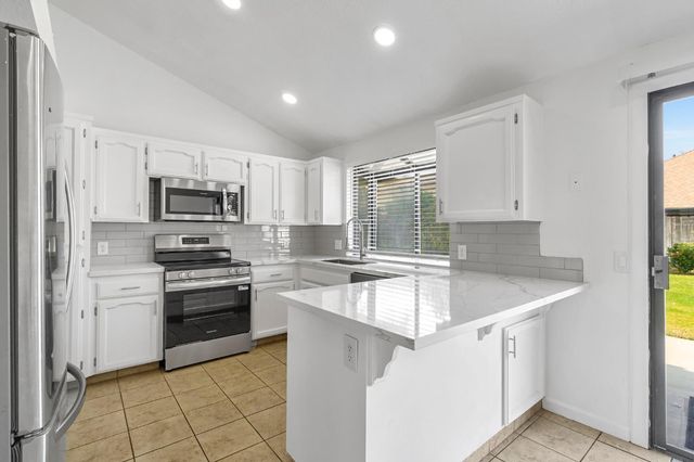 6459 N Hanover Avenue, Fresno, CA 93722