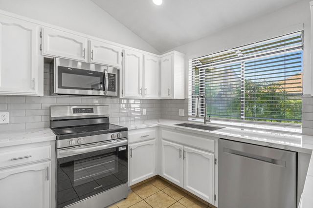 6459 N Hanover Avenue, Fresno, CA 93722