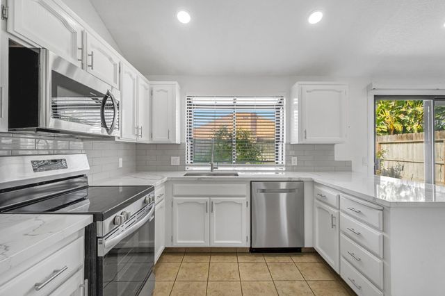 6459 N Hanover Avenue, Fresno, CA 93722