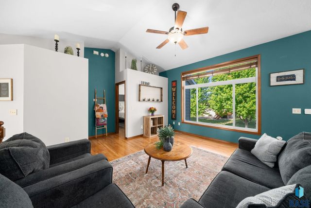 1413 N Holbrook Ave Avenue, Sioux Falls, SD 57107