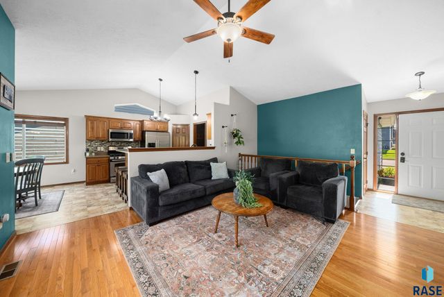 1413 N Holbrook Ave Avenue, Sioux Falls, SD 57107