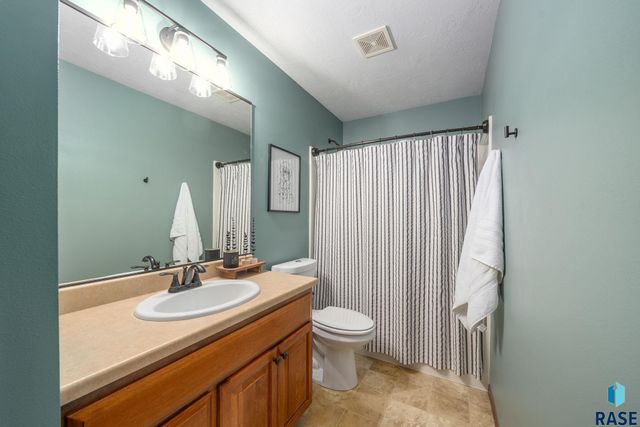 1413 N Holbrook Ave Avenue, Sioux Falls, SD 57107