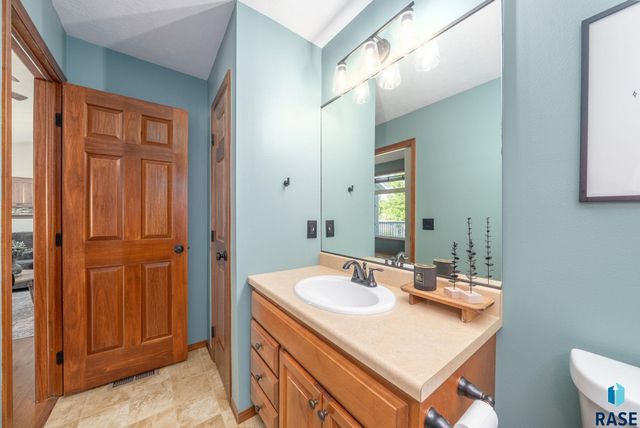 1413 N Holbrook Ave Avenue, Sioux Falls, SD 57107