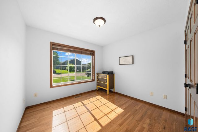 1413 N Holbrook Ave Avenue, Sioux Falls, SD 57107