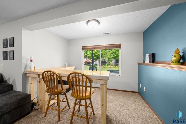 1413 N Holbrook Ave Avenue, Sioux Falls, SD 57107