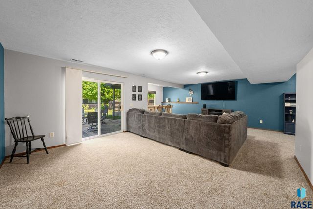 1413 N Holbrook Ave Avenue, Sioux Falls, SD 57107