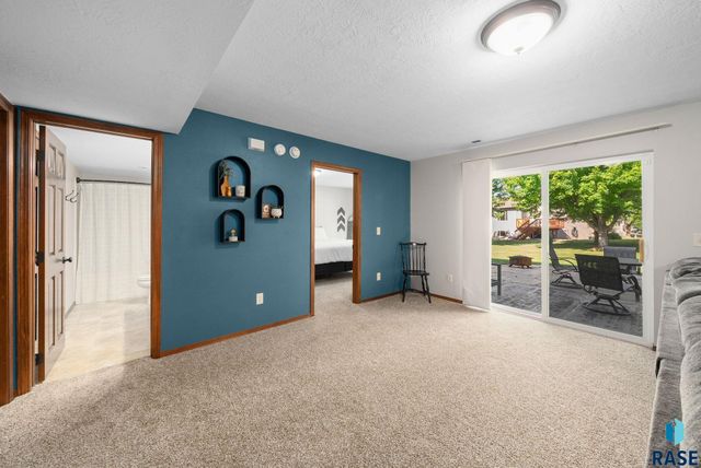 1413 N Holbrook Ave Avenue, Sioux Falls, SD 57107